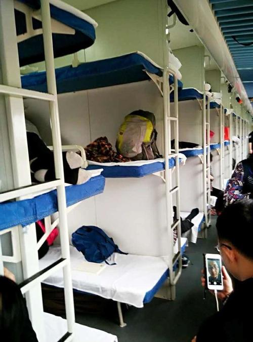 火車硬臥票價詳解，上中下鋪價格差異與選擇攻略
