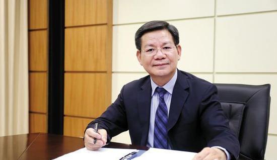 何學文探尋自然寶藏與內心寧靜的新旅程，最新動態揭秘爭官傳聞